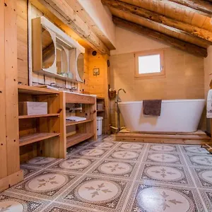 Beautiful, Atypical Loft In The Aravis Les Clefs