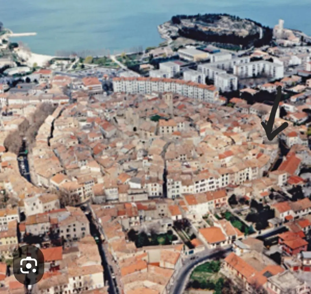Apartment T3 Plein Centre Ville Istres France